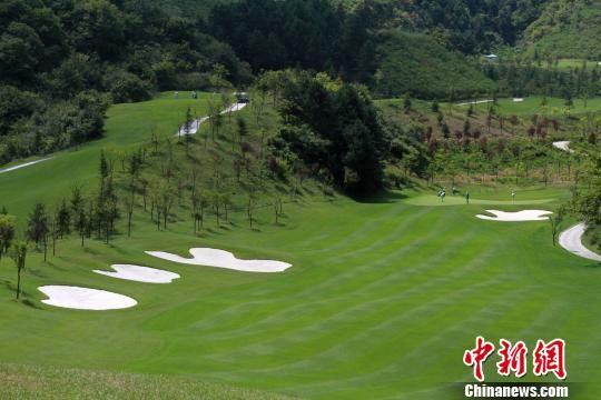 图为秦岭壹号高尔夫球场 记者 田进 摄 图为秦岭壹号高尔夫球场 记者 田进 摄