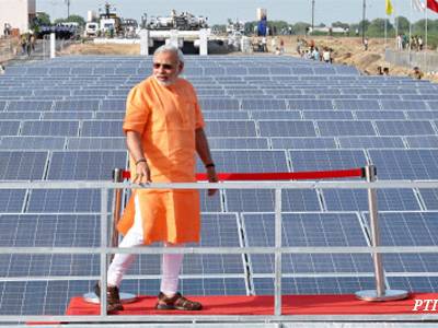 2012年4月，莫迪视察位于古吉拉特邦的印度首座1MW太阳能电厂