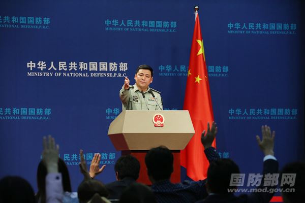 中国国防部：继续保留新疆和西藏军区文工团