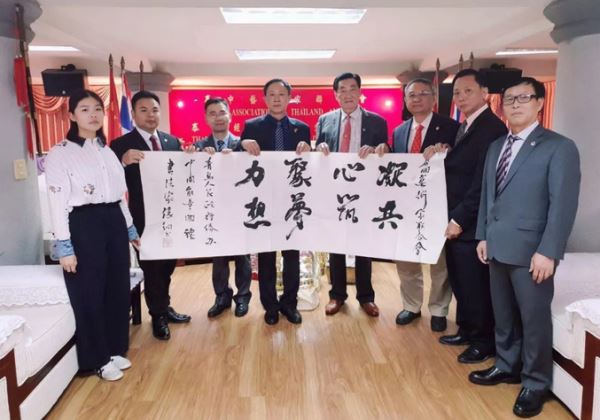 青岛侨办一行莅临泰中艺术家联合会
